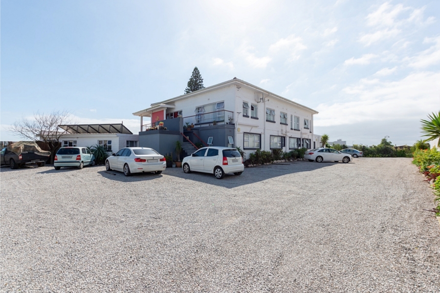 11 Bedroom Property for Sale in Middedorp Western Cape